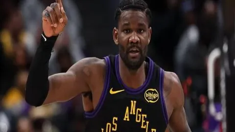 [中超]武磊助点球 奥斯卡轻松得球