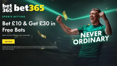 上海海港足協杯八强战3-0胜大连，吕文君双响，李申圆破门，刘祝润替补立功